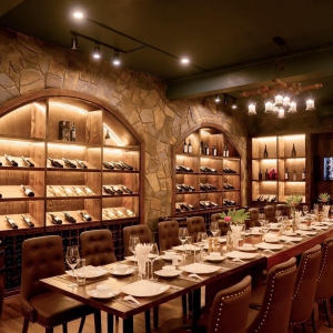 Hầm Rượu và Nghệ Thuật Kết Nối Đối Tác qua Ẩm Thực Âu